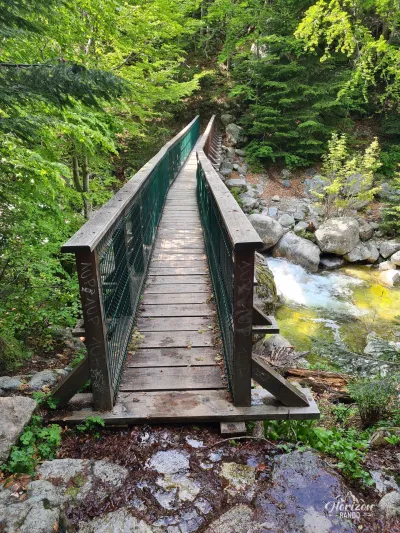Passerelle au dessus du ruisseau du Marmano Passerelle au dessus du ruisseau du Marmano