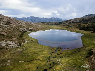 Lac de Nino (drone shot) Lac de Nino (drone shot)