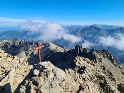 Monte Rotondo summit cross (2622 m) Monte Rotondo summit cross (2622 m)