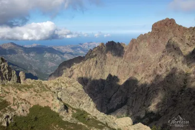 Magnifiques montagnes colorées, typiques de la région