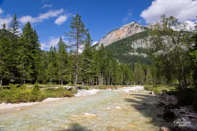 Torrent Fanes et Croda dei Ciadis (2 194 m) Torrent de Fanes avec la Croda dei Ciadis en arrière-plan, Dolomites