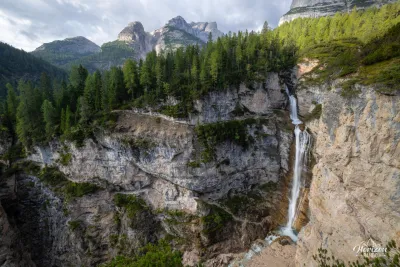 Gorge et Chute de Fanes depuis la passerelle d'observation Gorge et cascade de Fanes, Dolomites