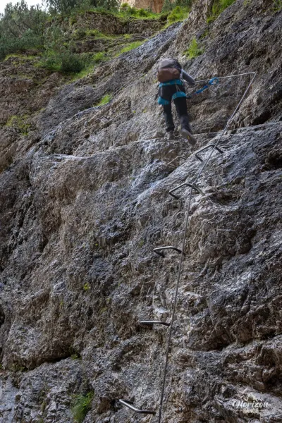 Début du premier tronçon de via ferrata Début du premier tronçon de via ferrata