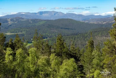 Vue au sud du parc national des Cairngorms et le sommet de Lochnagar
