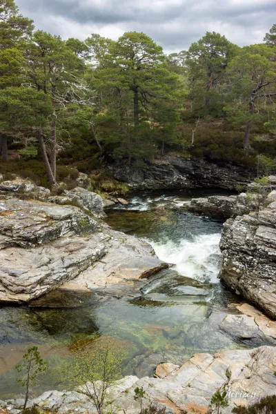 Le sentier longe la rivière Lui sur toute la seconde partie du parcours