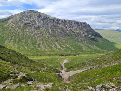 Buachaille Etive Beag opposite Buachaille Etive Beag opposite