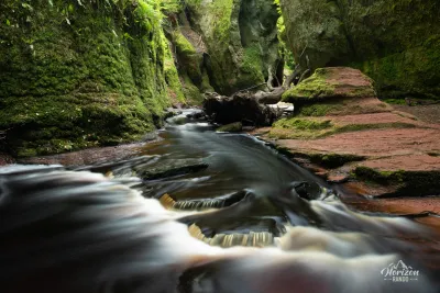 Devil's pulpit sur la droite Devil's pulpit