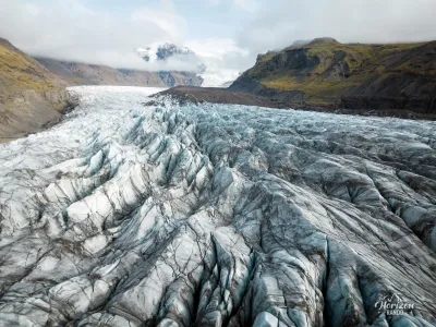 Svínafellsjökull glacier (drone shot) Svínafellsjökull glacier (drone shot)