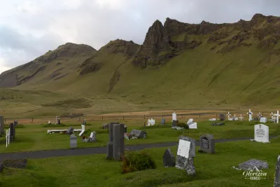 Cimetière de Vik au départ