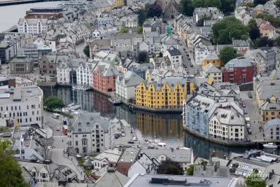 The colorful canals of Ålesund The colorful canals of Ålesund