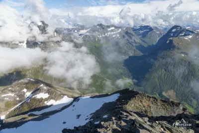 The summit of Slogen is close...