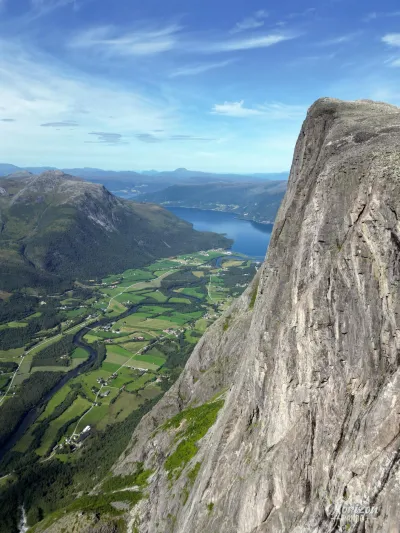 The vertical walls of Goksoyra (drone view) The vertical walls of Goksoyra (drone view)