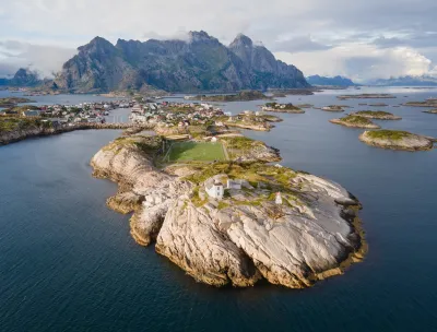 Henningsvær lighthouse (drone shot) Henningsvær lighthouse (drone shot)