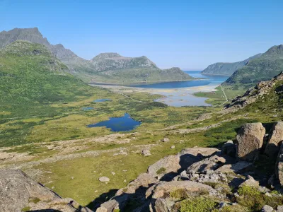 Vue au Nord depuis le petit sommet de Kilheia Vue au Nord depuis le petit sommet de Kilheia