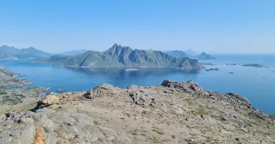 Skottinden (671 m) and the island of Vestvågøya to the east Skottinden (671 m) and the island of Vestvågøya to the east