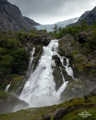 La majestueuse cascade Kleivafossen