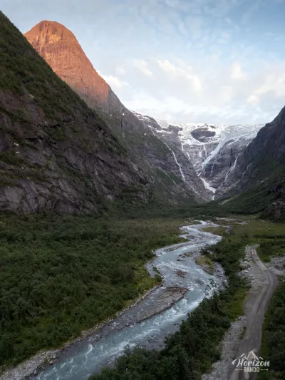Kjenndalsbreen (drone shot) Kjenndalsbreen (drone shot)