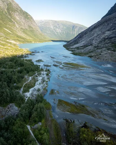 Lac Nigardsbrevatnet (drone shot)