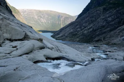 Passage over very smooth rock slabs