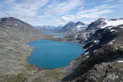 Ovre Hogvagltjonnen (drone shot) Ovre Hogvagltjonnen (drone shot)