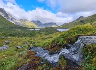 Cascade et lac de Fageråvatnet