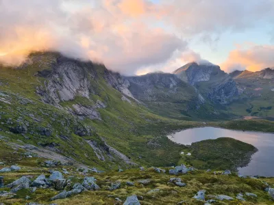 Branntuva sous les nuages