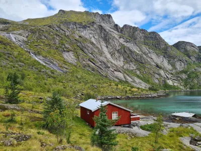 Cottage on the west side of Djupfjorden Cottage on the west side of Djupfjorden