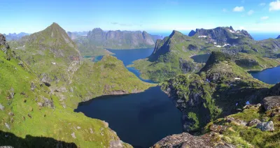 Brynliskartinden summit (798 m) on the left, Munken (797 m) above Lake Tennesvatnet on the right Brynliskartinden summit (798 m) on the left, Munken (797 m) above Lake Tennesvatnet on the right