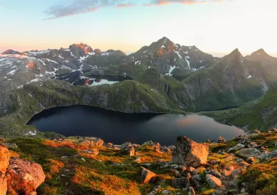 Tennesvatnet and Krokvatnet lakes in front of Breitinden (747 m) and Hermanndalstinden (1029 m) peaks Tennesvatnet and Krokvatnet lakes in front of Breitinden (747 m) and Hermanndalstinden (1029 m) peaks