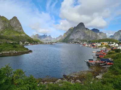 Reine watched over by the magnificent Olstinden summit (675 m) Reine watched over by the magnificent Olstinden summit (675 m)