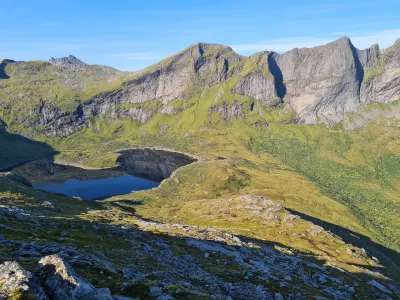 Lake Fageråvatnet in front of Branntuva summit Lake Fageråvatnet in front of Branntuva summit