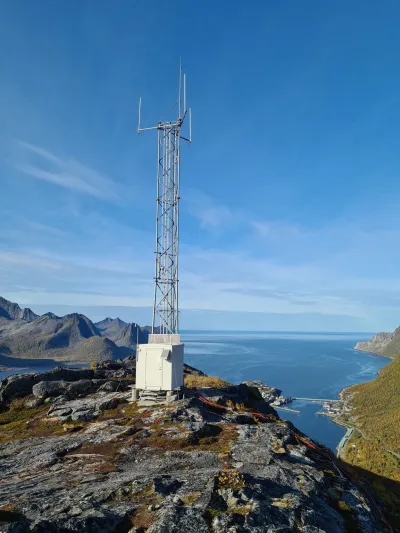 Antenna near Riven summit Antenna near Riven summit