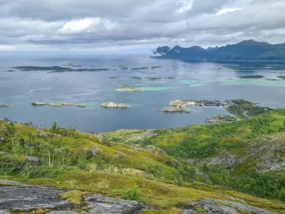 The turquoise islets of Bergsøyan The turquoise islets of Bergsøyan