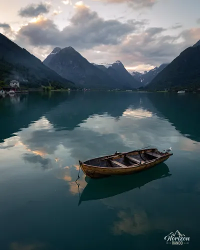 Fjærlandsfjord depuis le village de Fjærland, sur la route Fjærlandsfjord depuis le village de Fjærland, sur la route
