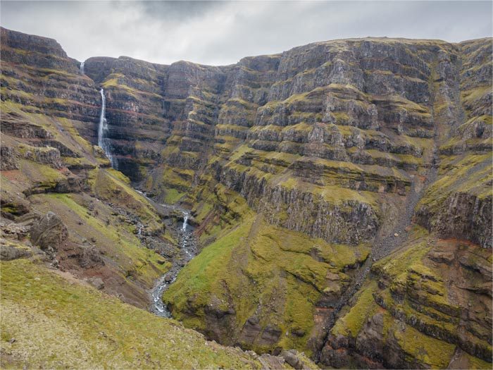 Strútsfoss Hike