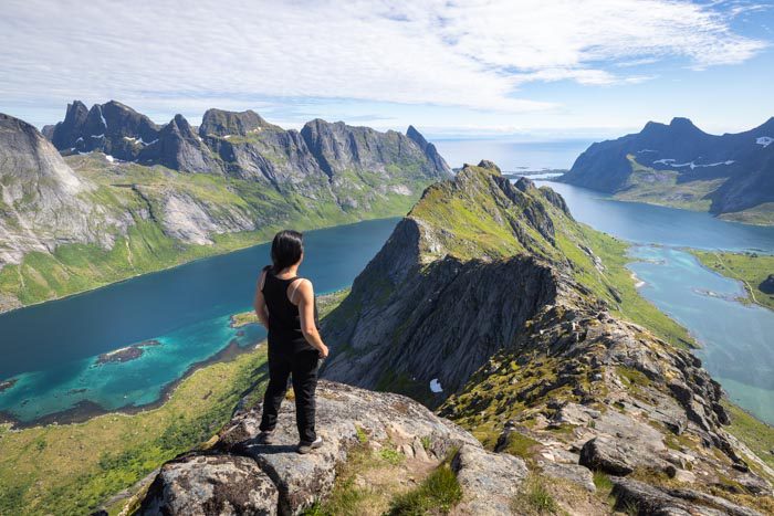 Helvetestinden Hike
