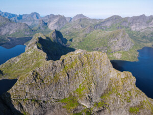Narvtinden summit then Middagstinden ridge (514 m) (drone shot) Narvtinden summit then Middagstinden ridge (514 m) (drone shot)