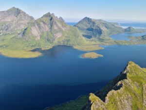 Ulvstinden (902 m) and Kitinden (757 m) in front of Selfjorden Ulvstinden (902 m) and Kitinden (757 m) in front of Selfjorden