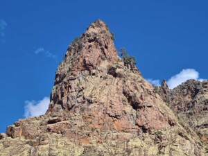 The refuge is surrounded by magnificent peaks, here Capu Micciciagniu. The refuge is surrounded by magnificent peaks, here Capu Micciciagniu.