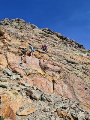 Steep passages between the Pointe des éboulis and the Cinto summit Steep passages between the Pointe des éboulis and the Cinto summit