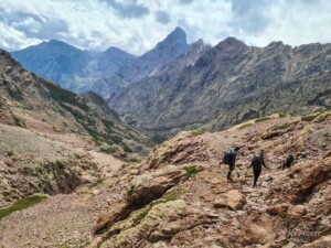 Descent to Tighiettu refuge Descent to Tighiettu refuge