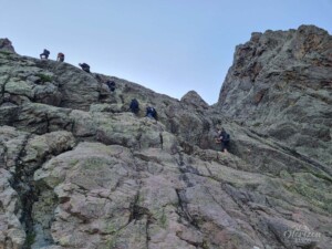 Steep passage, equipped with chains Steep passage, equipped with chains