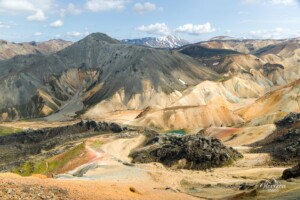 Vue depuis le sommet de Brennisteinsalda en direction de Blahnúkúr Vue depuis le sommet de Brennisteinsalda en direction de Blahnúkúr