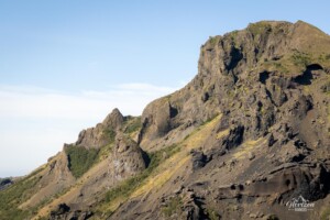 Nombreux pitons rocheux, caractéristique des montagnes de la vallée de Thórsmörk Nombreux pitons rocheux, caractéristique des montagnes de la vallée de Thórsmörk