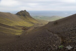 Sentier en arrivant au col Sentier en arrivant au col