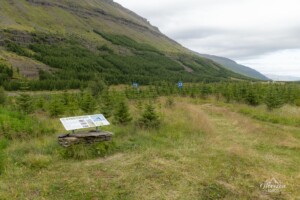 Start of the hike Strútsfoss Start of the hike