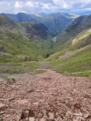 Couloir très raide à l'arrivée au sommet de Stob Coire Sgreamhach Couloir très raide à l'arrivée au sommet de Stob Coire Sgreamhach