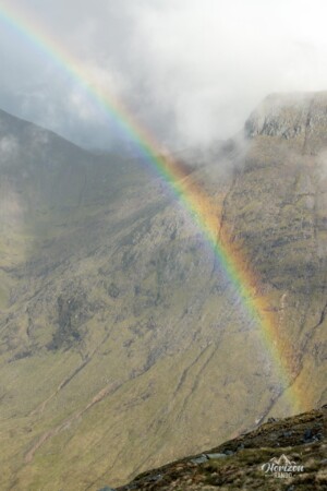 Arc-en-ciel reliant Buachaille Etive Beag et Buachaille Etive Mor Arc-en-ciel reliant Buachaille Etive Beag et Buachaille Etive Mor