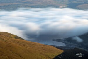 Le port de Lochranza sous la mer de nuages Lochranza sous la mer de nuages