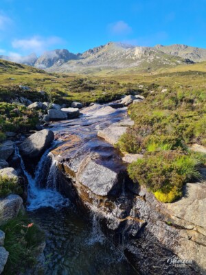 On retrouve le torrent de North Sannox à la descente On retrouve le torrent de North Sannox à la descente